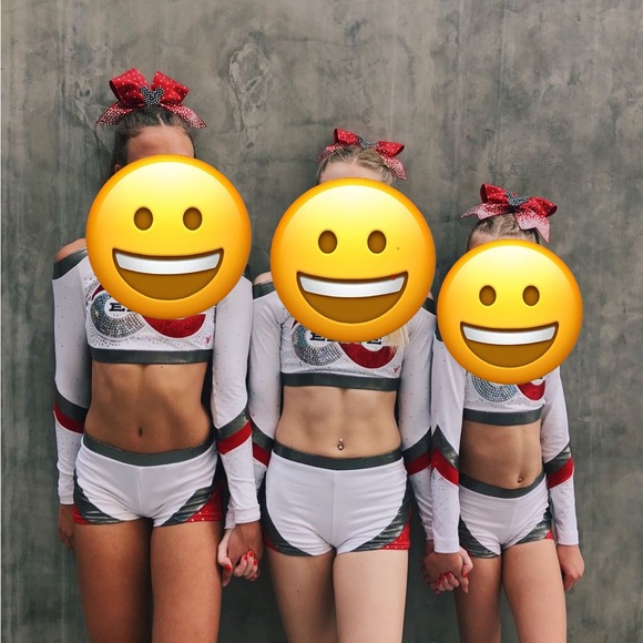 EUC Minnie & Mickey Mouse theme red and silver sequin bows- 2 pack - Picture 2 of 8